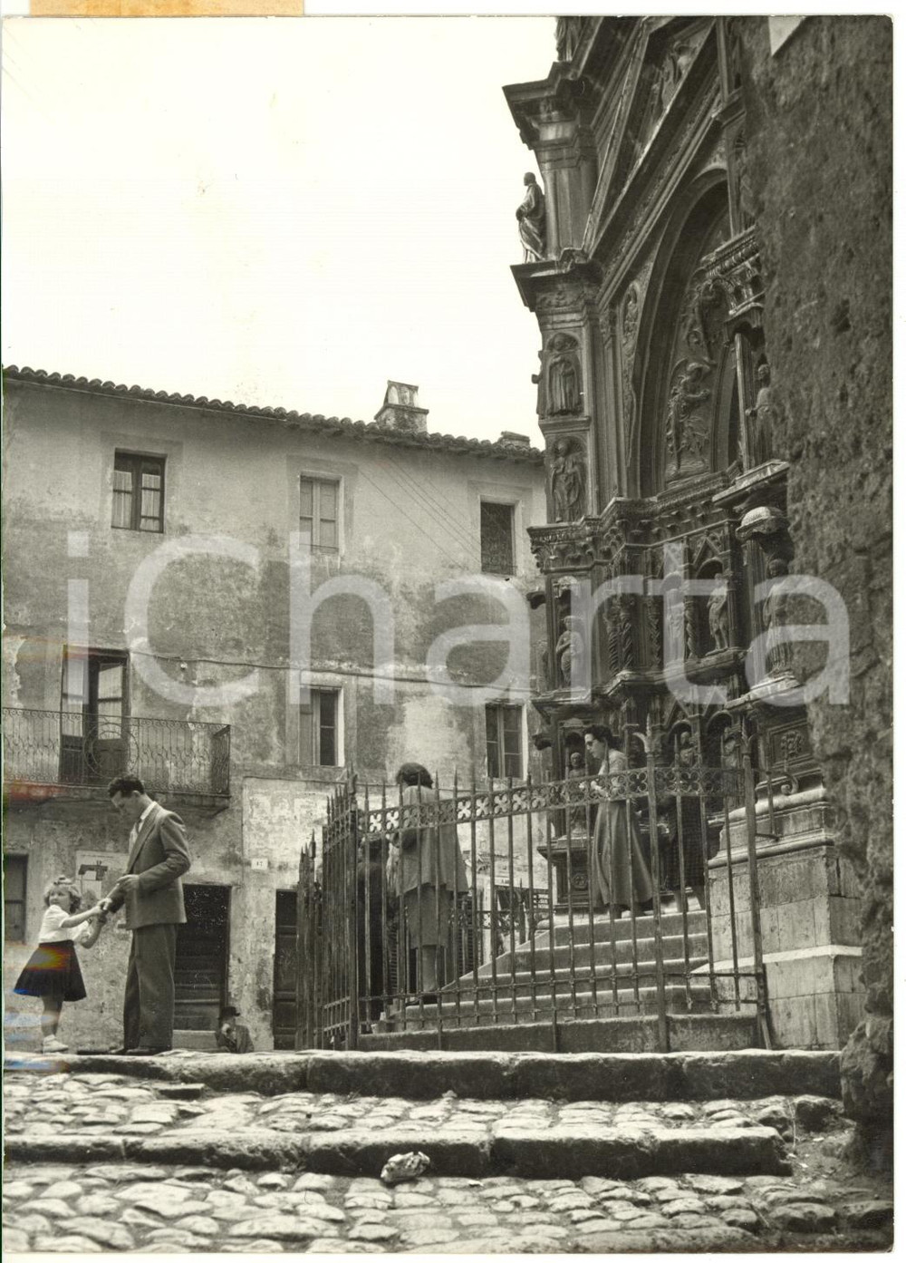 1954 VICOVARO Piazza San Pietro - Fedeli sul sagrato del Tempio di San Giacomo