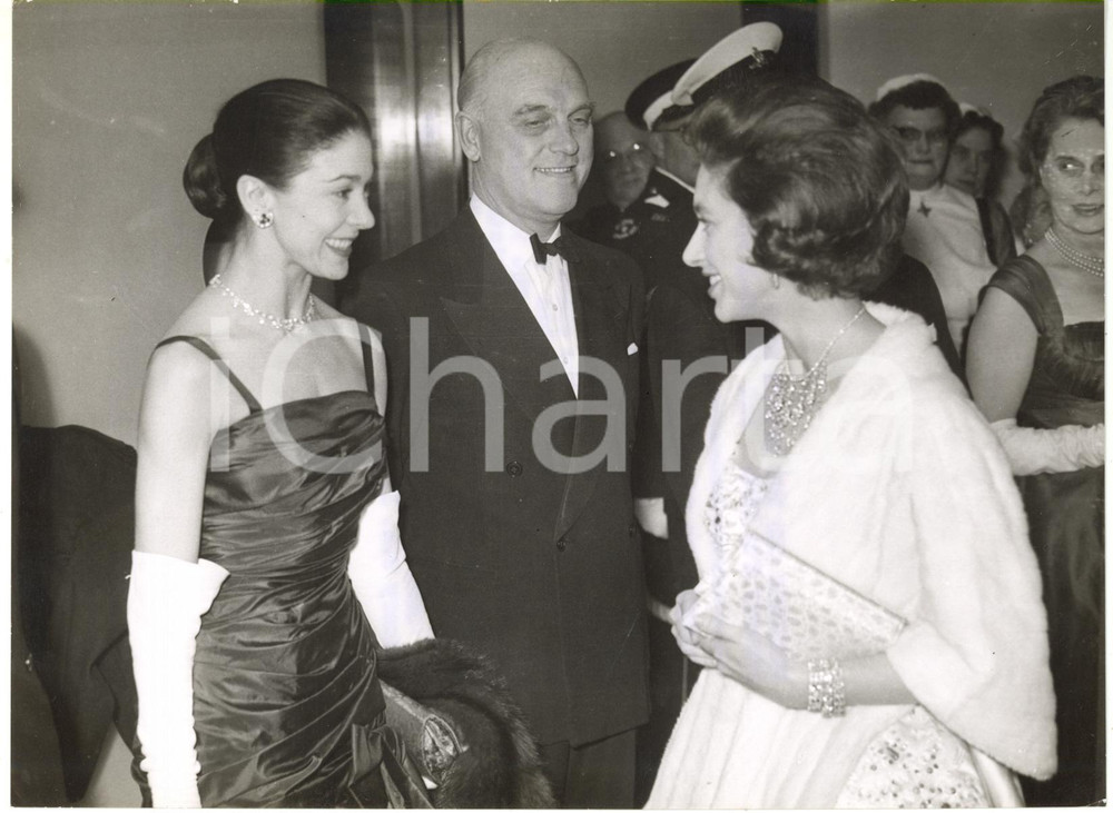 1960 LONDON Columbia Cinema - Ballerina Margot FONTEYN con Principessa MARGARET 