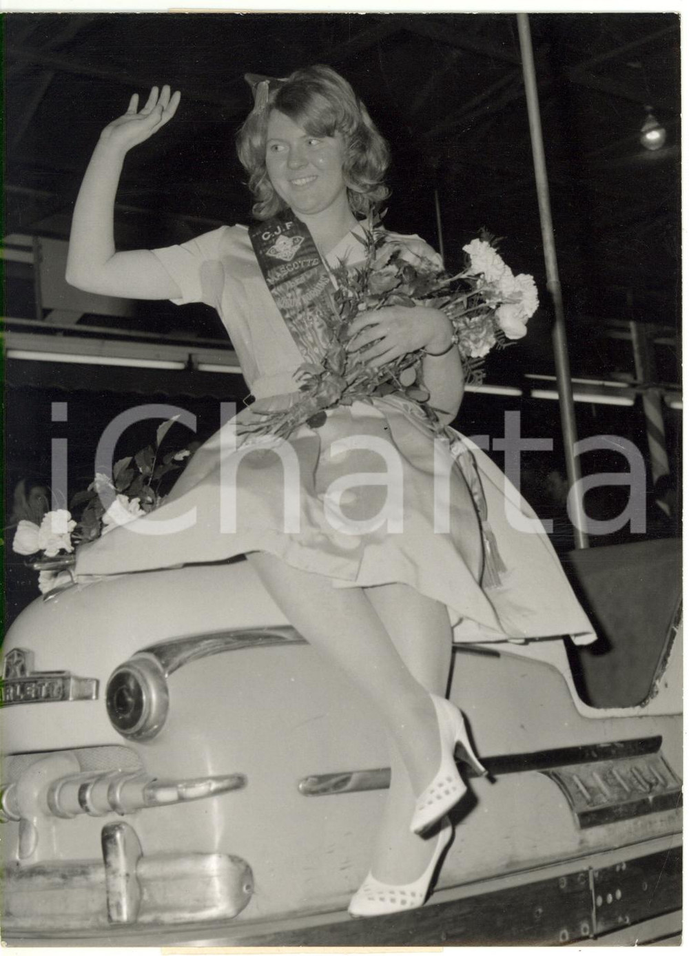 1961 PARIS Club de la Jeunesse Foraine - Monique THOMAS élue nouvelle mascotte