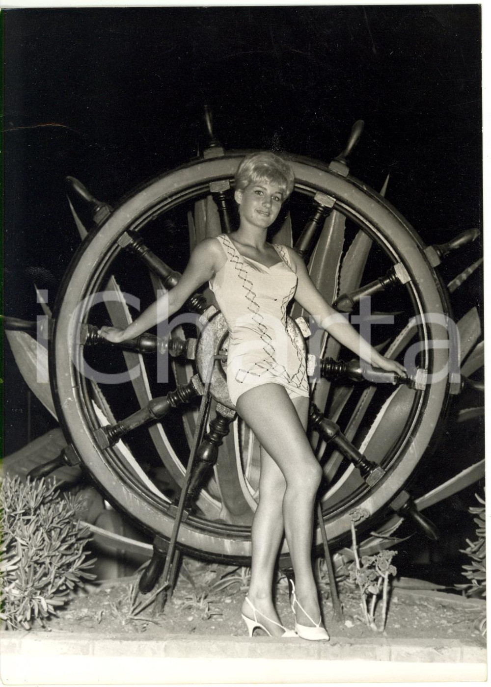 1962 FRANCE Côte d'Azur - Jocelyne RACE élue "Miss Bain de Minuit" *Photo 13x18