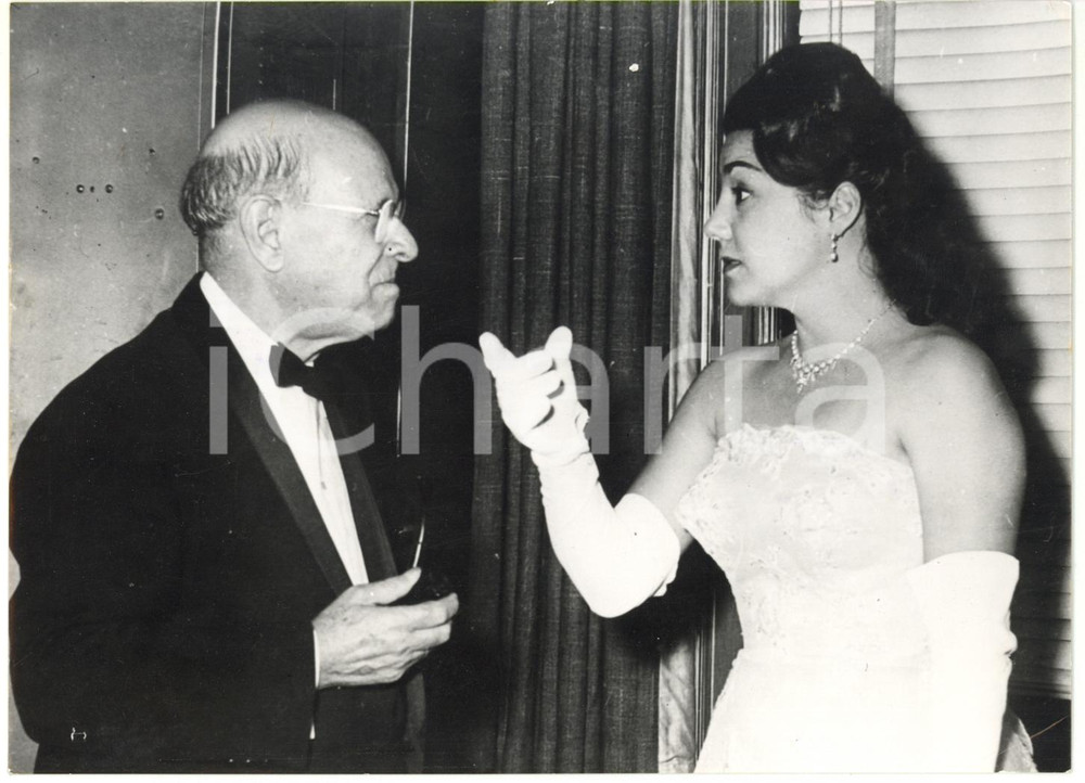 1962 NEW YORK LIRICA Carnegie Hall - Pau CASALS discute con Olga IGLESIAS *Foto