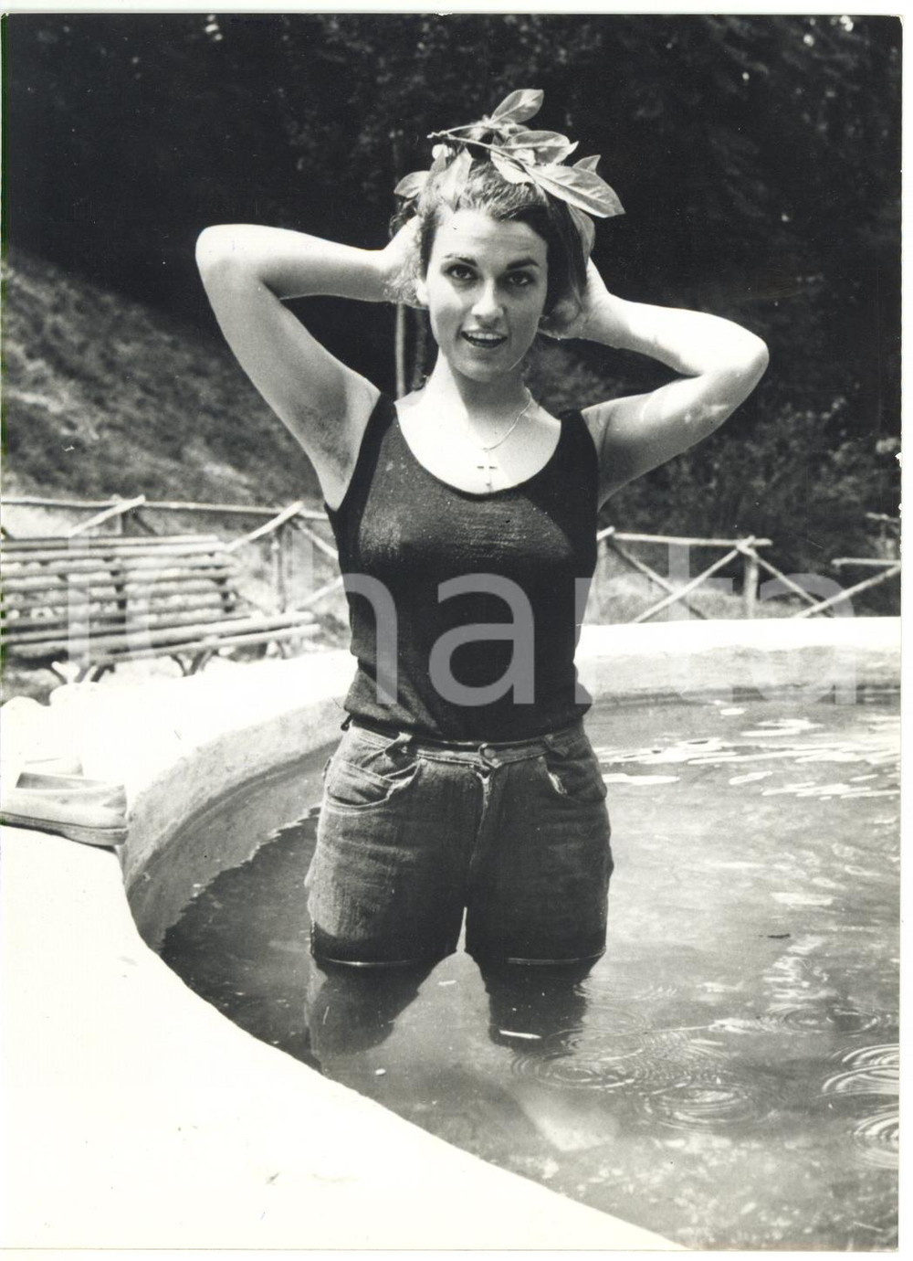 1963 ROMA COSTUME - Katia GABELLINI si rinfresca in una fontana - Ritratto *Foto