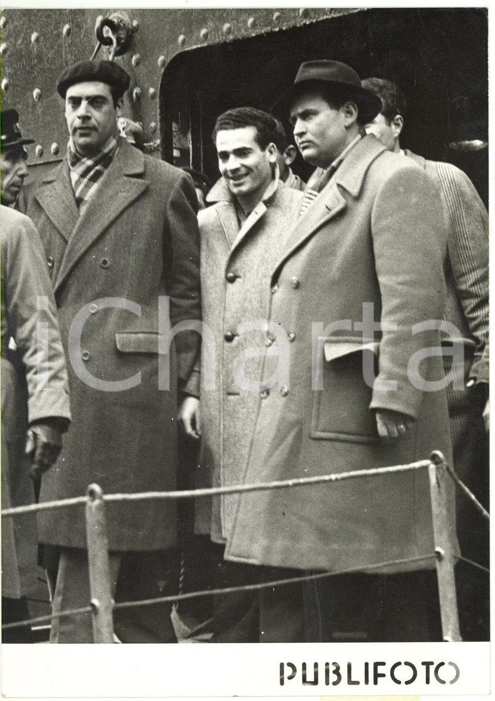 1956 NAPOLI - Arrivo del "temibile bandito" Angelo MACRÌ *Foto 13x18 cm