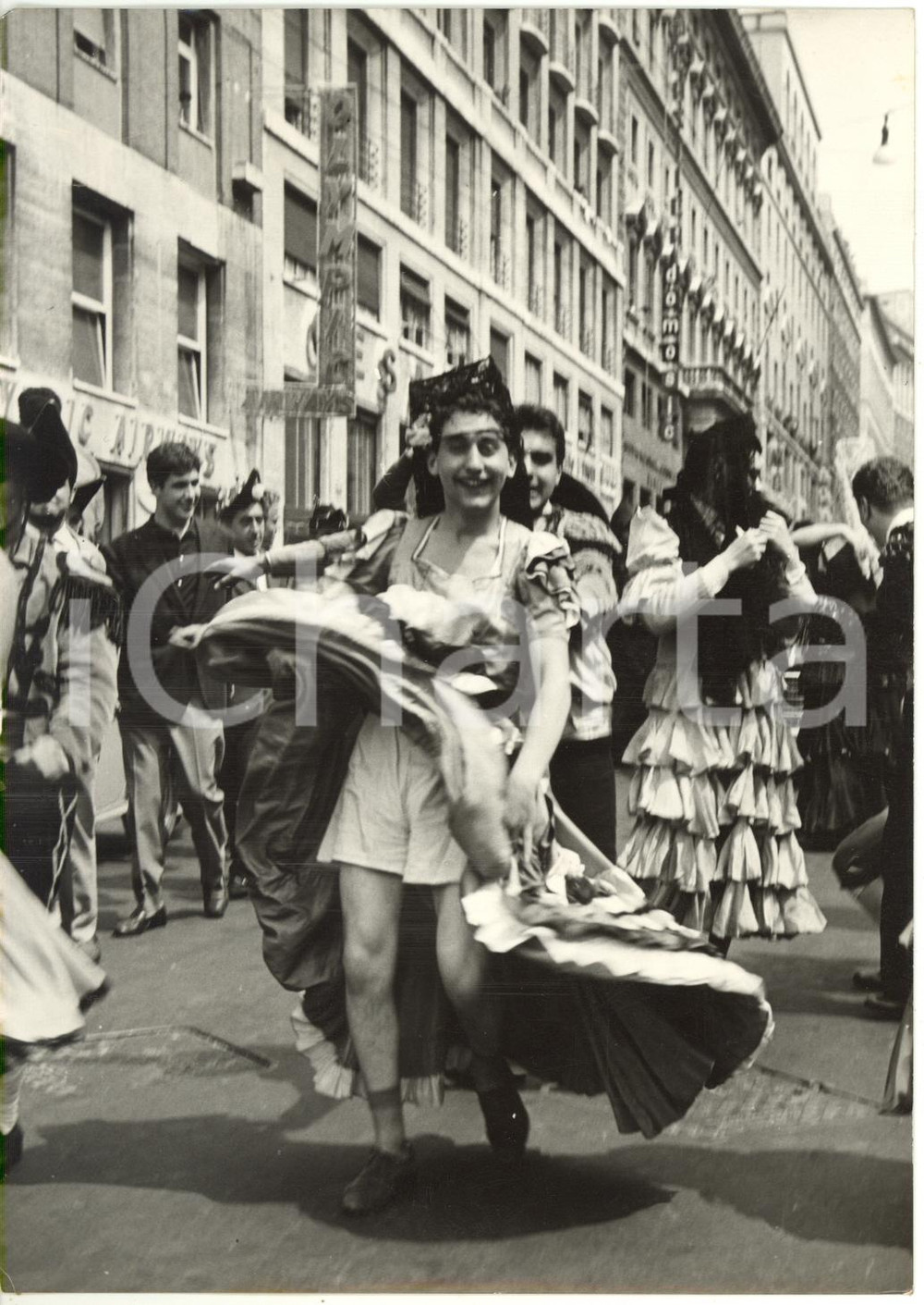 1959 ROMA Festa della matricola - Studenti universitari sfilano in costume *Foto