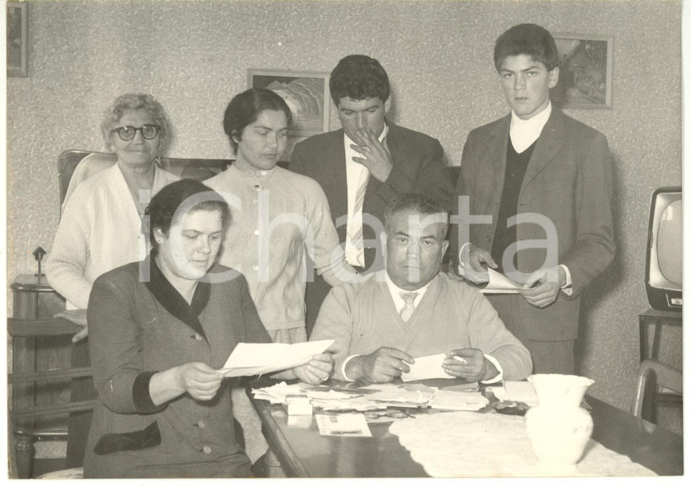 1959 NAPOLI Gran Premio Lotteria di AGNANO - Vincitore ritratto con la famiglia