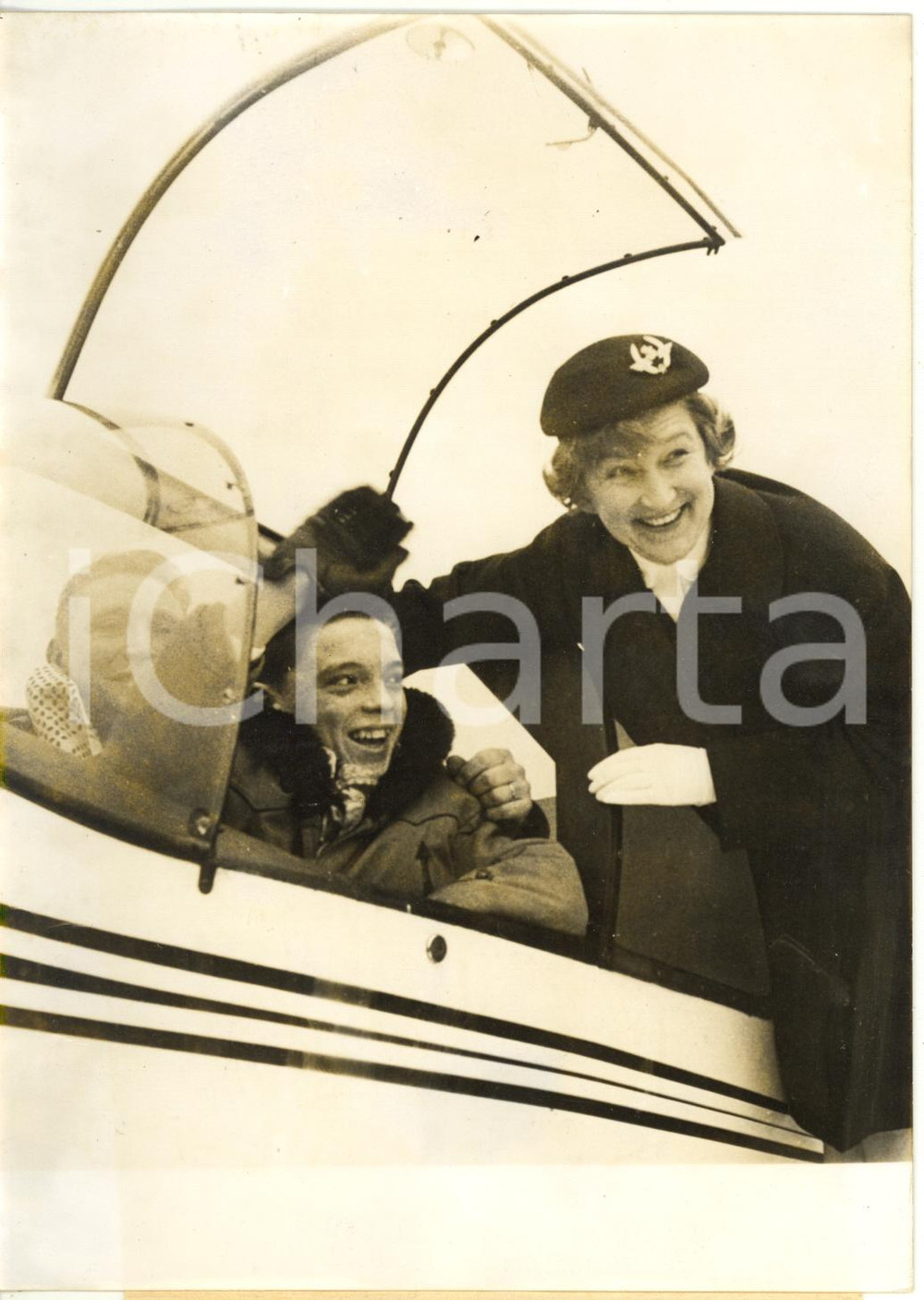 1960 PARIS Tombola di VERSAILLES - Hostess AIR FRANCE vince battesimo dell'aria