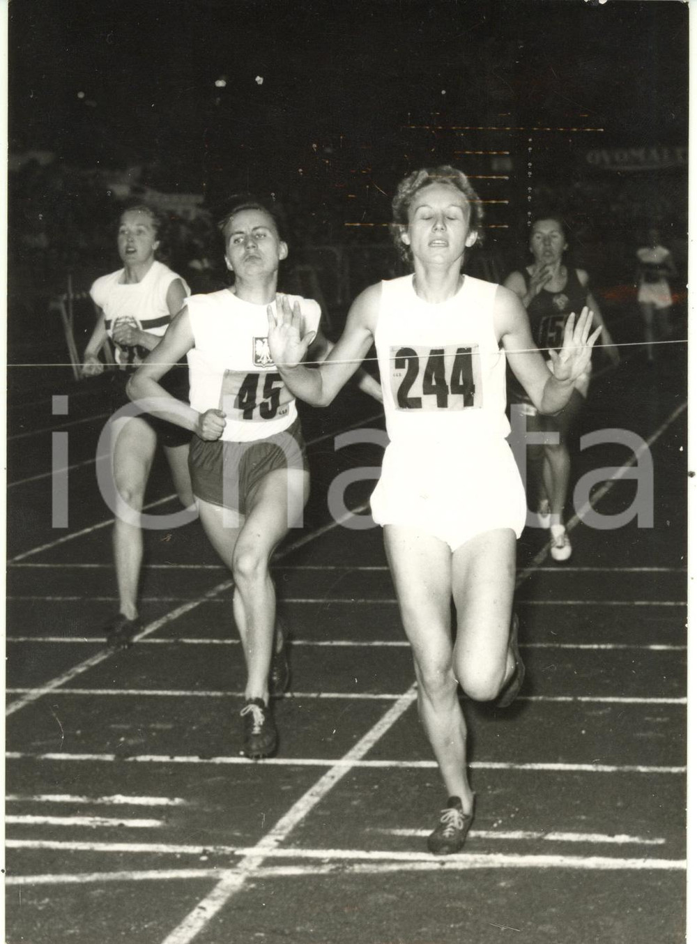 1954 BERNA ATLETICA Campionati Europei - Aranka KAZI Bożena PESTKA durante gara