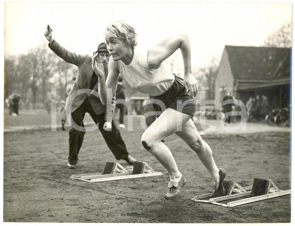 1954 LONDON Tooting Bec Common Pamela FRENCH training with coach Geroge PALLETT