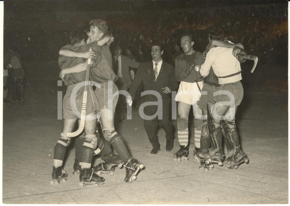1955 MONZA Campionato del mondo HOCKEY SU PISTA - Spagna festeggia la vittoria