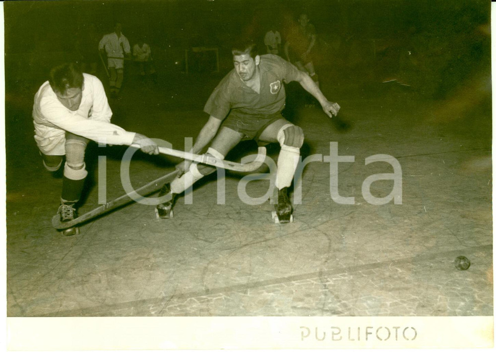 1955 MONZA Campionato del mondo HOCKEY SU PISTA - Svizzera batte Cile - Foto