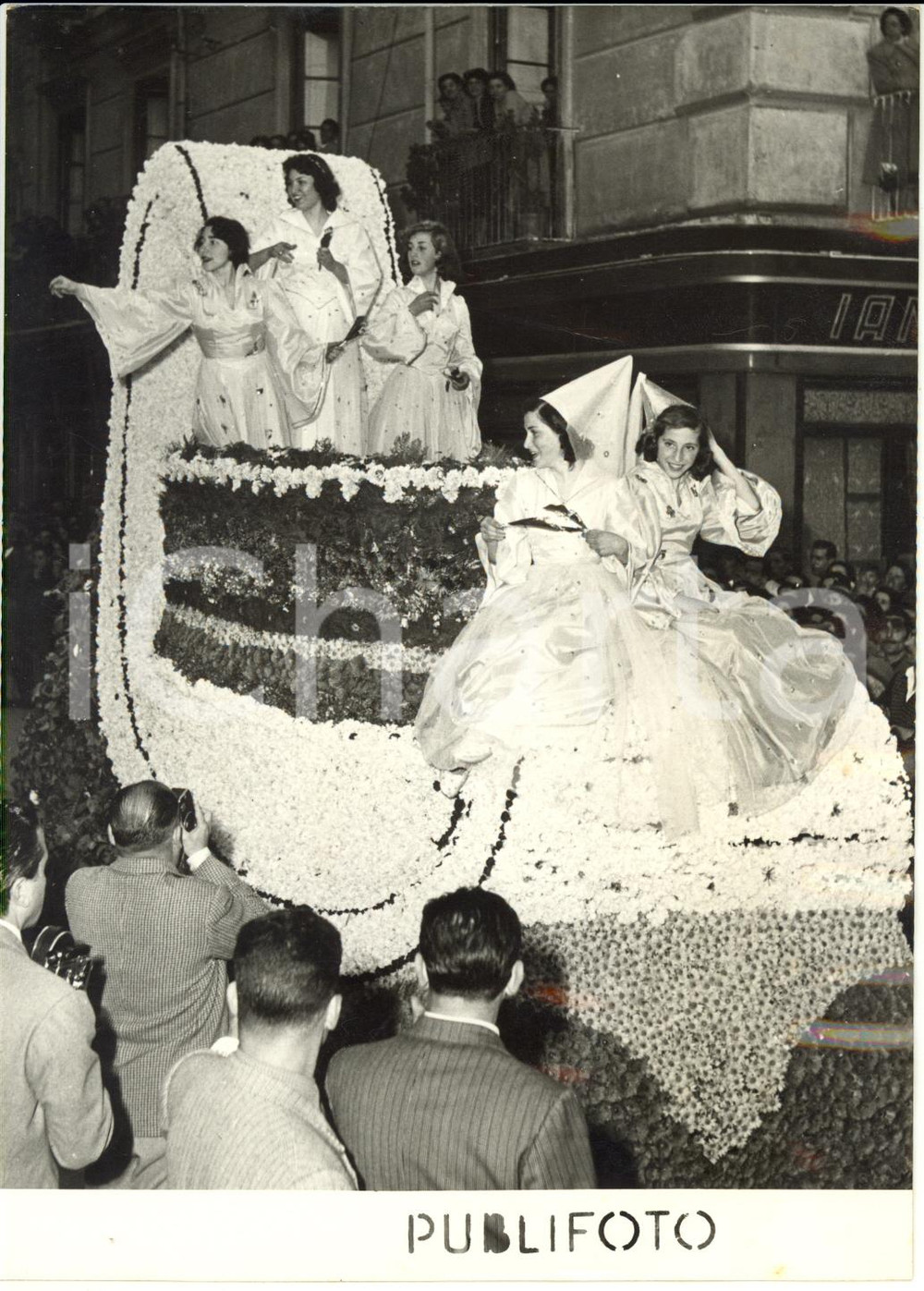 1953 SORRENTO Corso dei fiori - Sfilata del carro "La via delle fate" Foto