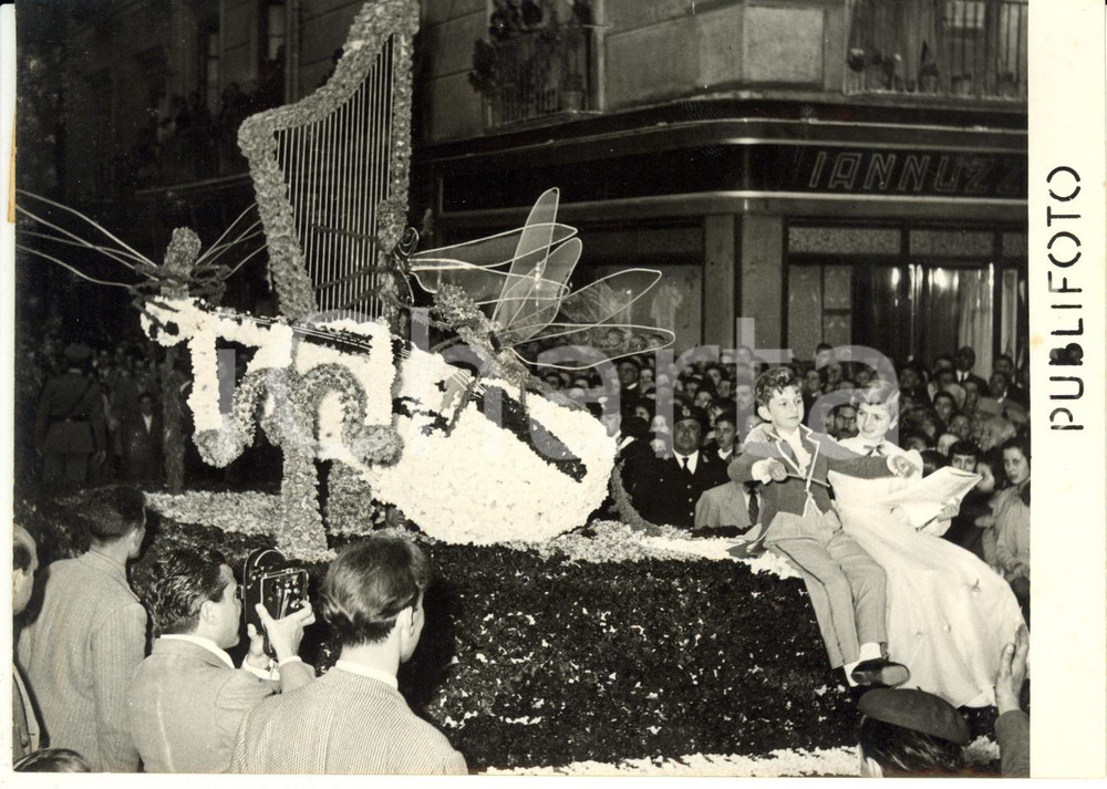 1953 SORRENTO Corso dei fiori - Sfilata del carro "La danza delle libellule"