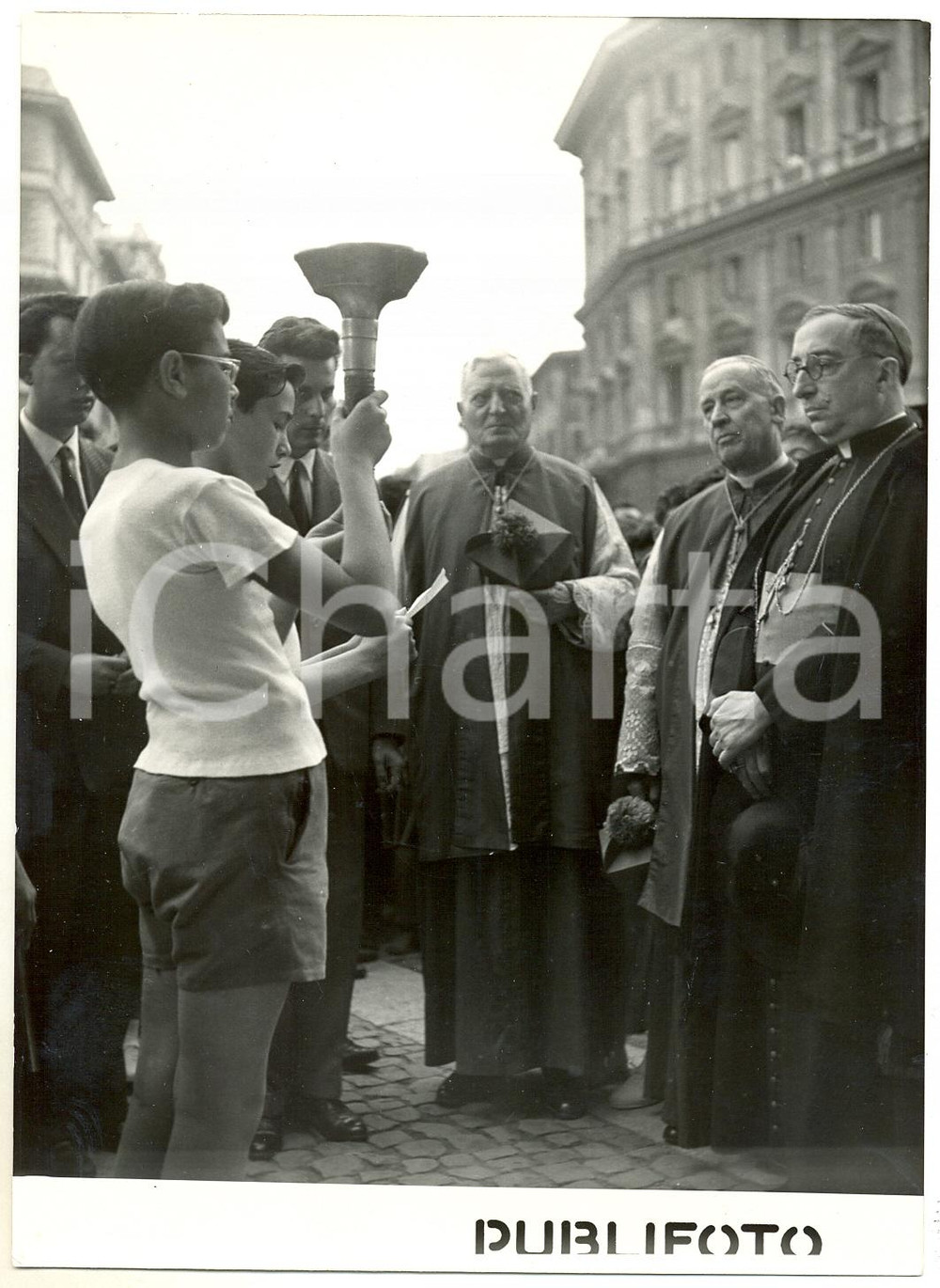 1954 ROMA Card. Luigi TRAGLIA saluta fiaccola Staffetta della Luce ROMA-LOURDES