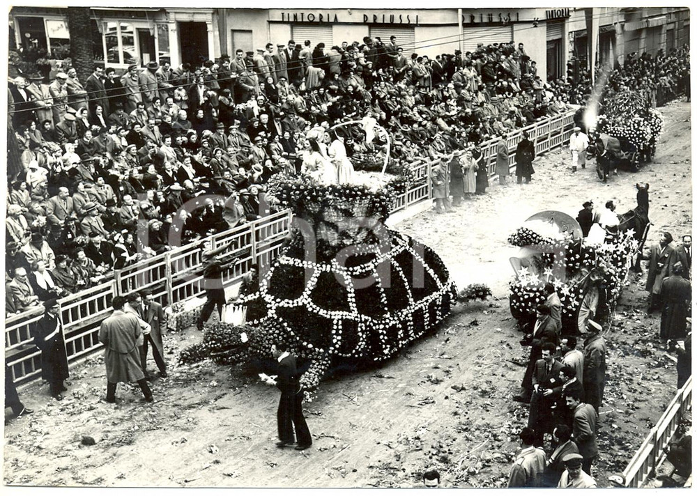 1954 SANREMO (IM) CORSO FIORITO - Tradizionale sfilata dei carri in Via Roma (1)