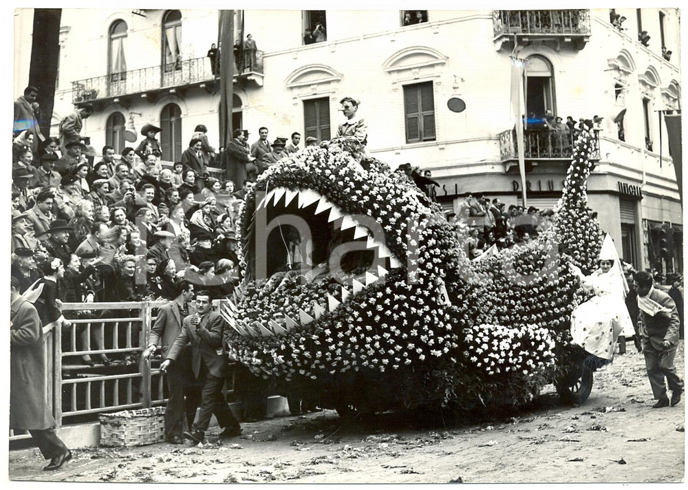 1954 SANREMO (IM) CORSO FIORITO - Tradizionale sfilata dei carri in Via Roma (3)