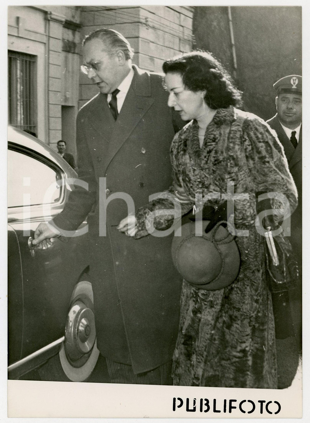 1955 NAPOLI Caso Bellentani - Contessa Pia BELLENTANI all'uscita dal carcere (2)