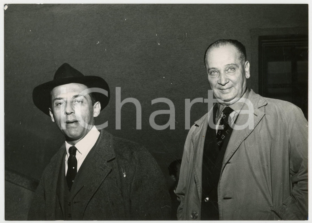 1953 TRIBUNALE DI MILANO - Leo LONGANESI e Antonino TRIZZINO dopo l'udienza (1)