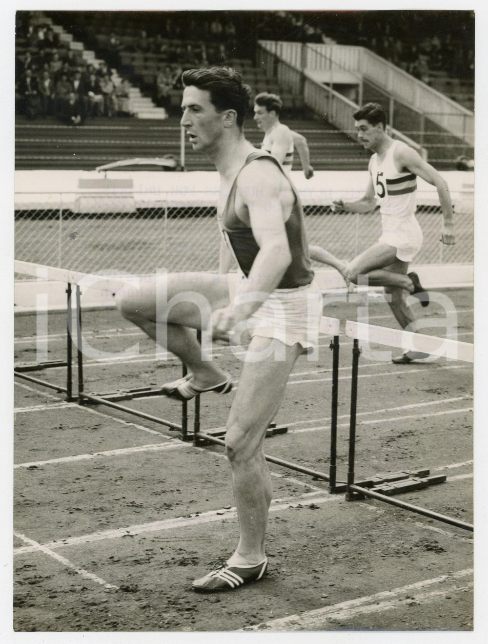 1955 ca ATHLETICS ACHILLES CLUB - Bob SHAW runs in the 400 metres hurdles *Photo