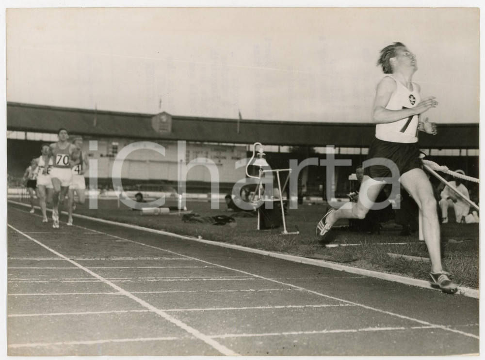1957 LONDON White City Stadium - Derek IBBOTSON new record in the ONE MILE RACE