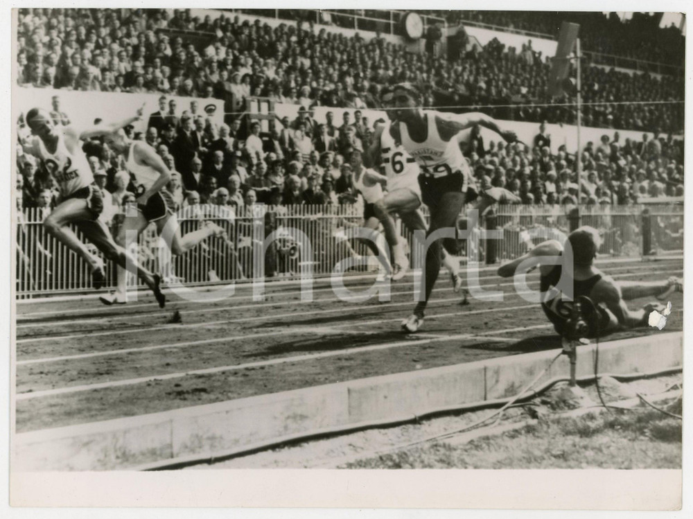1958 CARDIFF ARMS PARK - Keith GARDNER Ghulam RAZIQ in 120 yards hurdles final