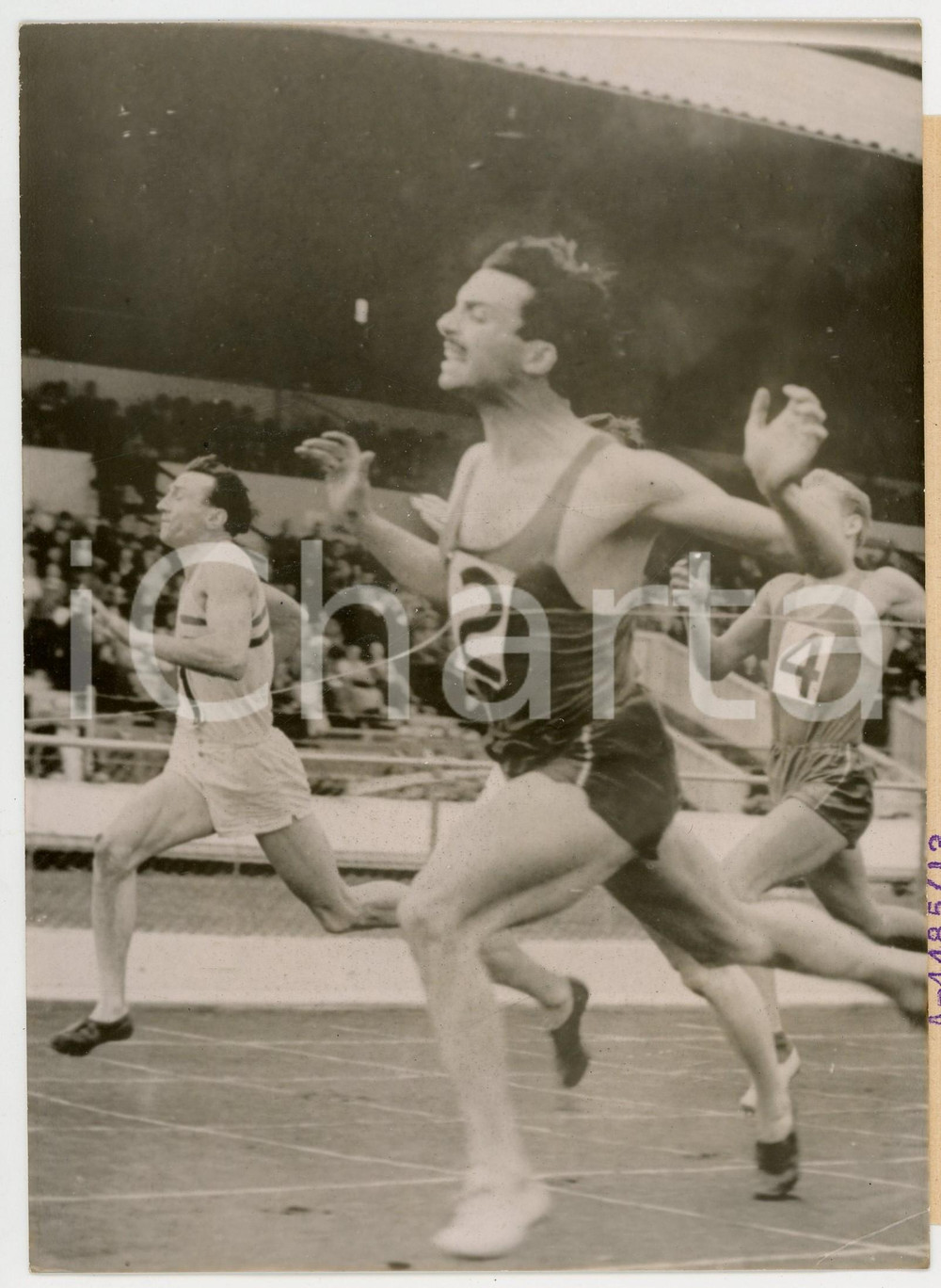 1955 ca LONDON WHITE CITY STADIUM René BONINO wins 100 metres UK - France match