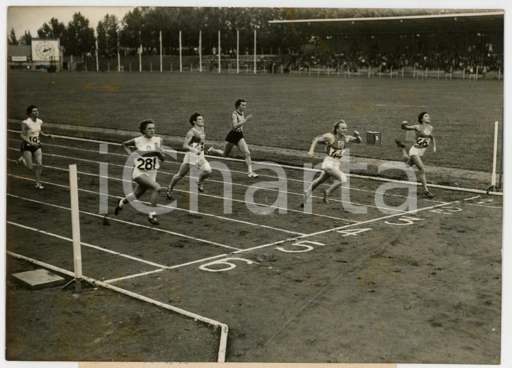 1955 ca ATLETICA Giochi universitari - Galina POPOVA Vera KREPKINA Marija ITKINA