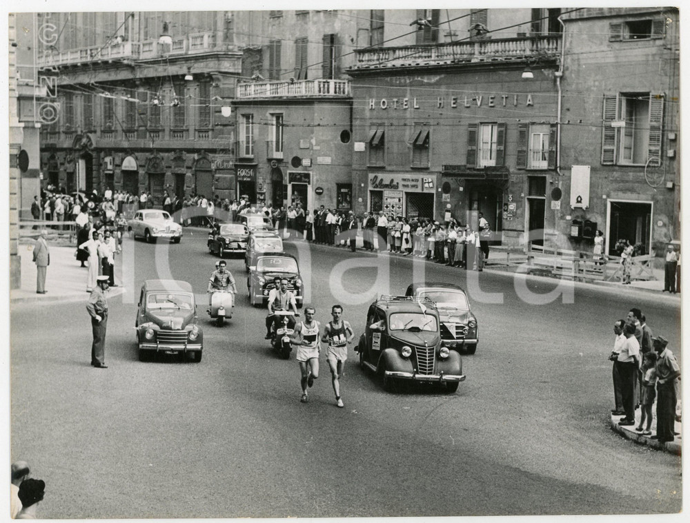 1955 ca GENOVA Piazza della Nunziata - Corsa podistica internazionale *Foto