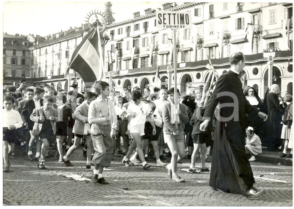 1953 TORINO XIV CONGRESSO EUCARISTICO Piazza Vittorio - Bimbi in processione (1)