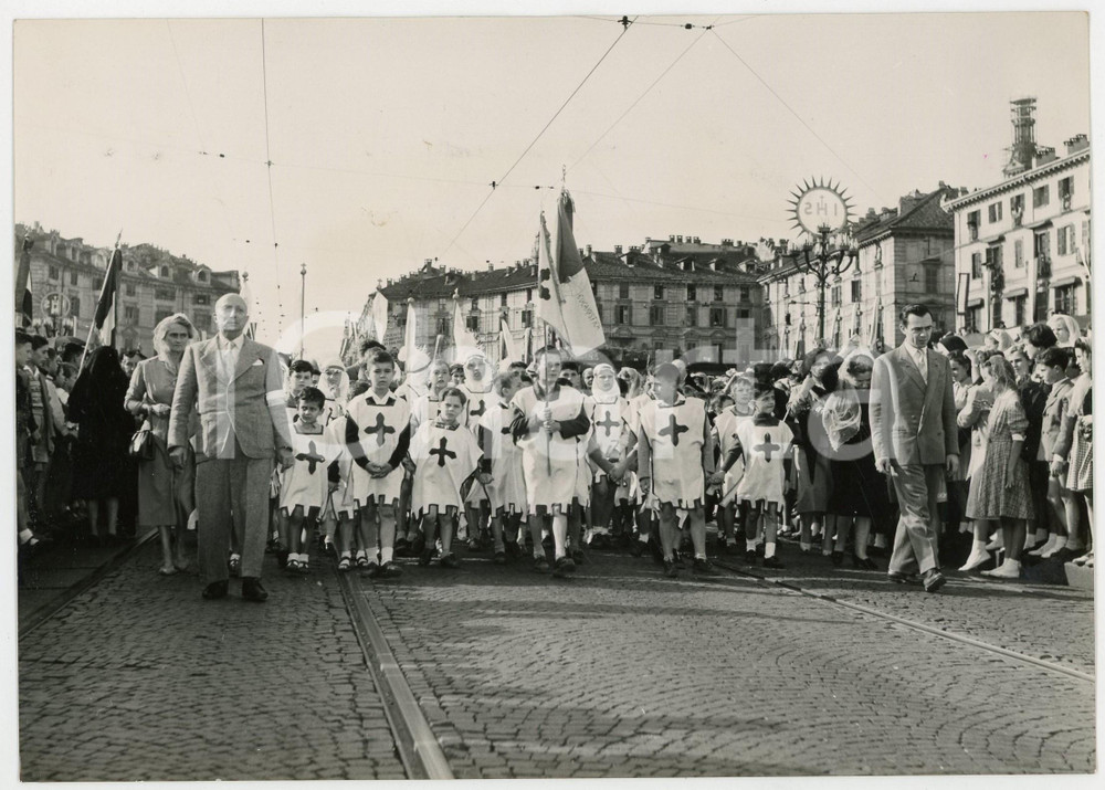 1953 TORINO XIV CONGRESSO EUCARISTICO Piazza Vittorio - Bimbi in processione (2)