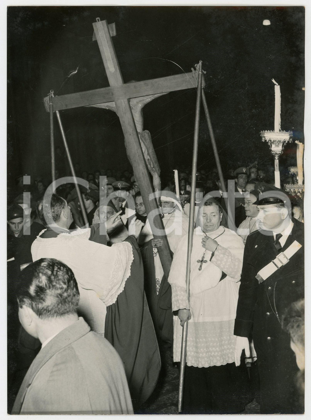 1956 MILANO Processione penitenziale di Monsignor Giovanni Battista MONTINI (2)