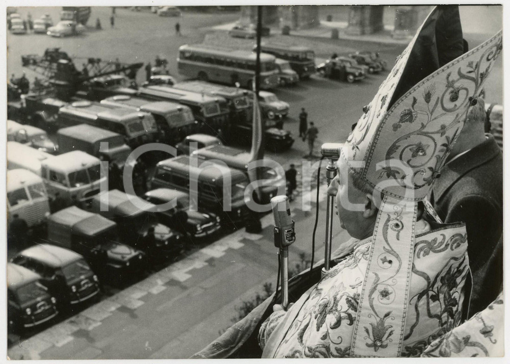 1957 ROMA COLOSSEO - Monsignore Luigi TRAGLIA benedice autoveicoli *Foto 18x13
