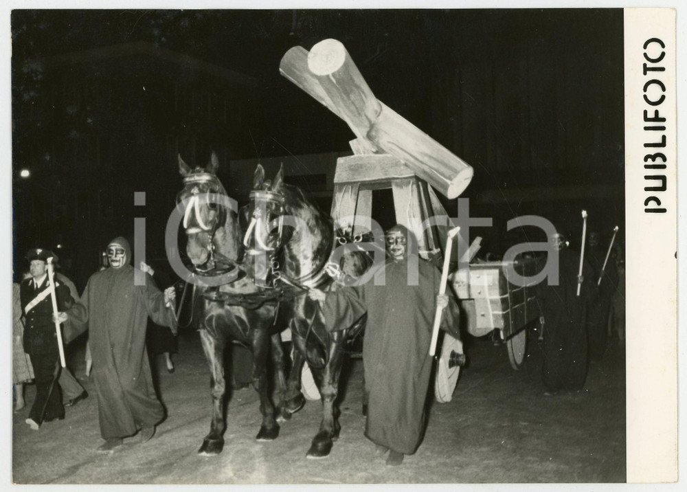 1958 NAPOLI Settimana Santa - Processione del VENERDÌ SANTO (2) *Foto 18x13
