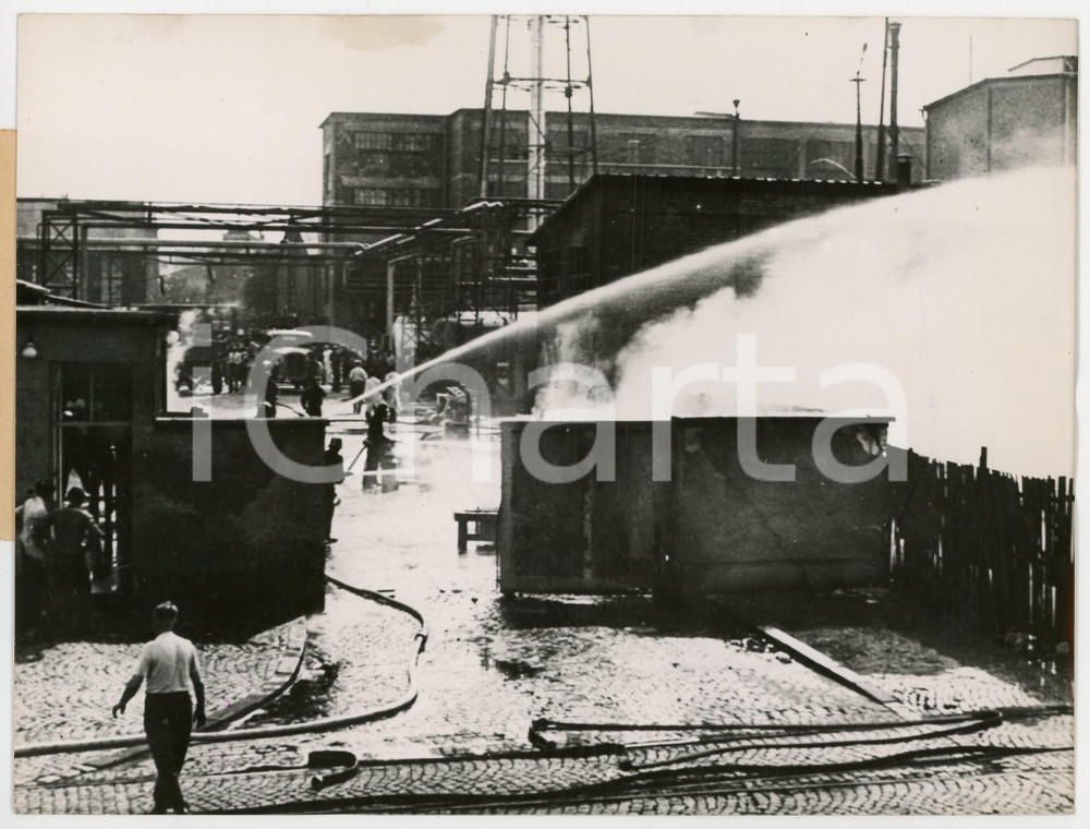 1953 DARMSTADT Incendio stabilimenti RÖHM & HAAS - Operazioni di spegnimento