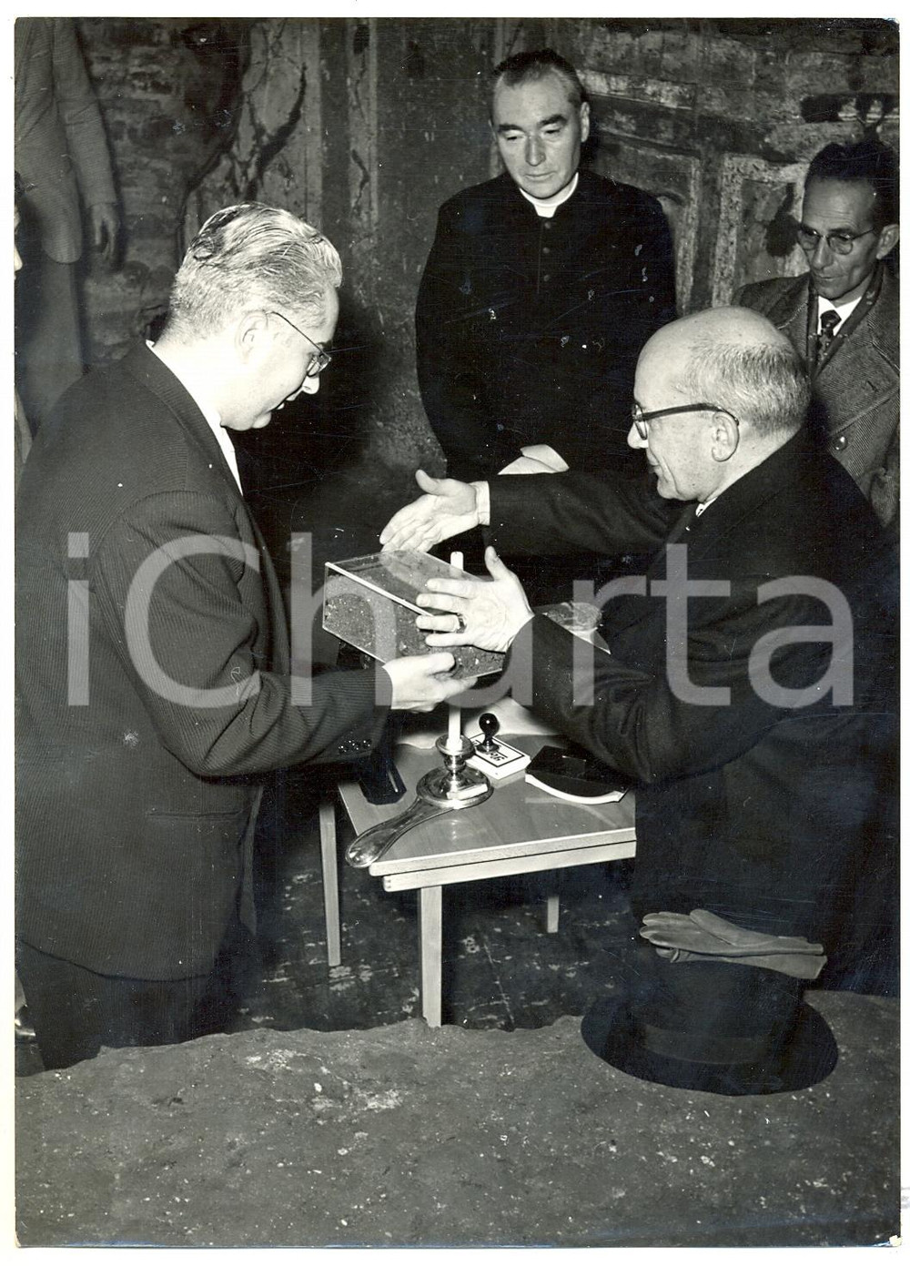 1953 ROMA Catacombe di Priscilla - Prelievo di reliquie per Duomo di Vienna (2)