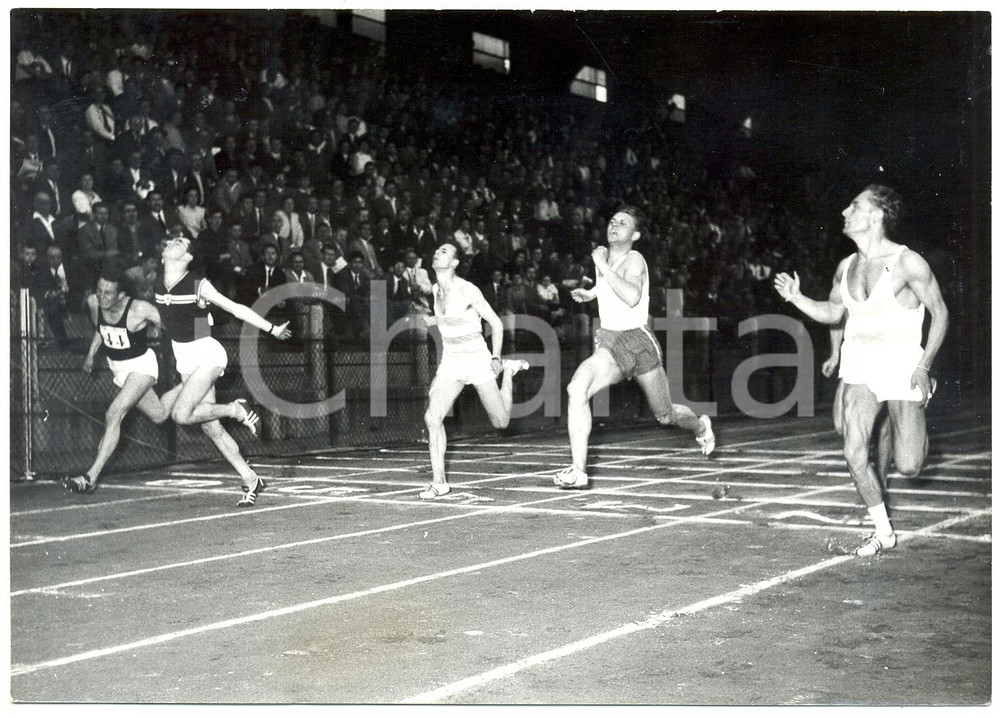 1957 PARIS Stade JEAN-BOUIN Meeting international ATHLÉTISME - Finale 100 mètres