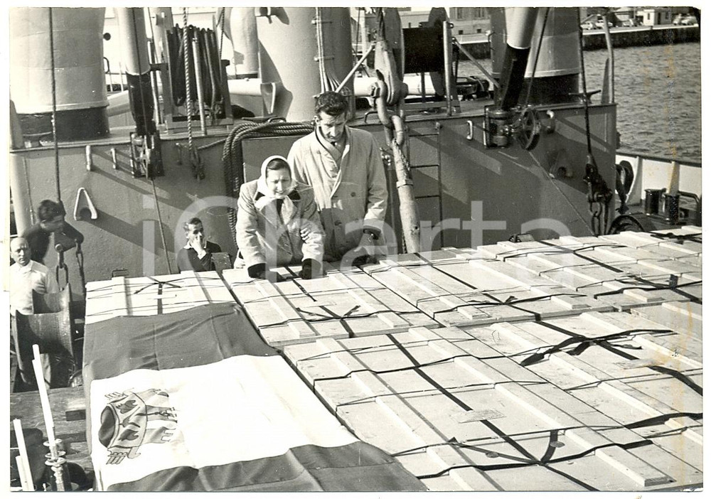1958 REGGIO CALABRIA - Naufragio BONITAS - Familiari all'arrivo delle salme (2)