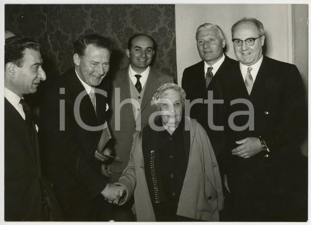 Fotografia d epoca originale 1957 ROMA  Hugh GAITSKELL Angelica BALABANOFF Giuseppe SARAGAT Mario TANASSI 1