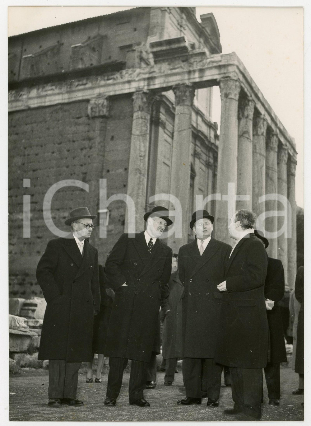 Fotografia d epoca originale 1957 ROMA  Ministro inglese Selwyn LLOYD visita FORI IMPERIALI Foto 13x18 cm 1