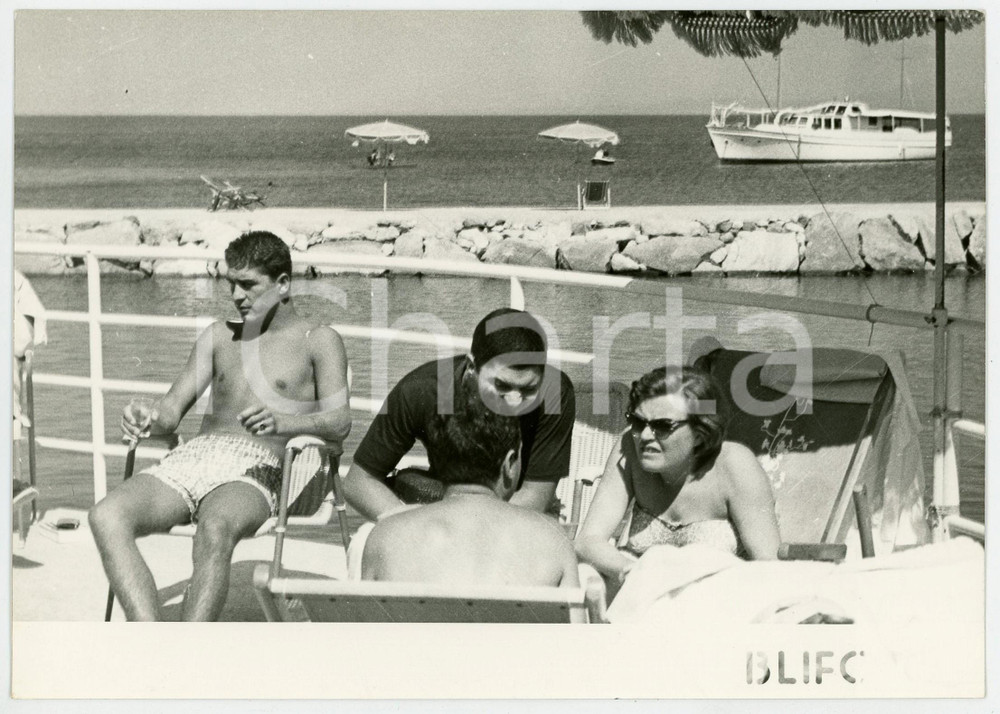Fotografia d epoca originale 1957 LACCO AMENO NA  Anna Maria MUSSOLINI in vacanza al mare Foto 18x13 1