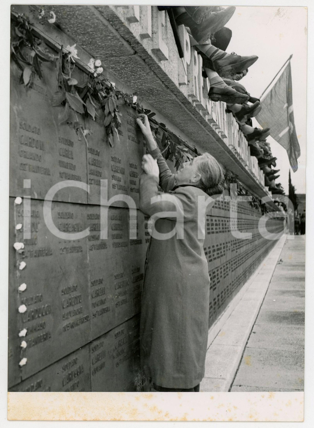 Fotografia d epoca originale 1955 ca Sacrario di REDIPUGLIA GO Commemorazione dei caduti 1 Foto 13x18 cm 1