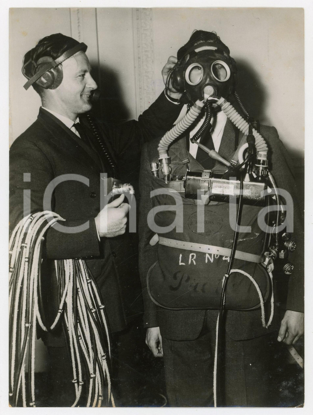 1956 UK - Telephone-equipped breathing apparatus by SIEBE GORMAN & CO *Photo