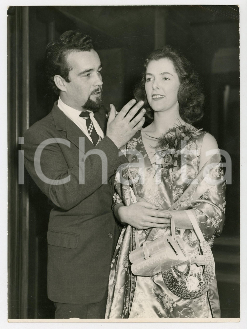 1958 LONDON Fulham Town Hall - Hypnostist Richard RHOADS with his wife Joyce
