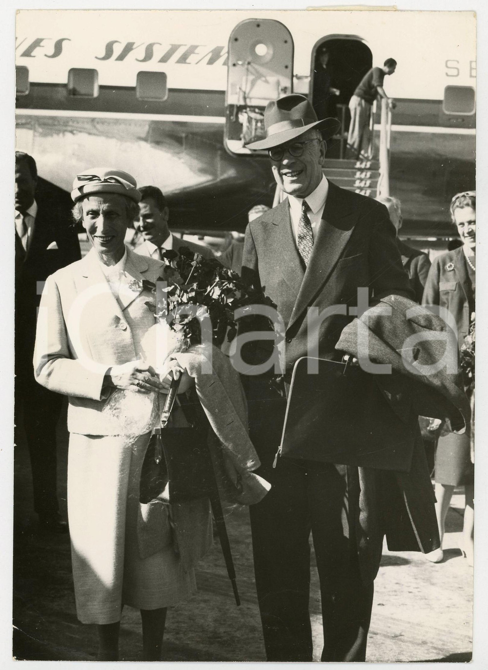 1959 ROMA Arrivo re GUSTAVO VI ADOLFO di Svezia con la moglie Luisa MOUNTBATTEN
