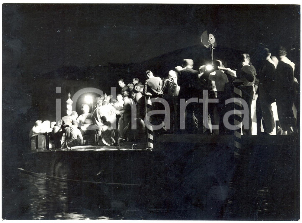 1960 ca VENEZIA Mostra del cinema - Folla di fotografi attende Brigitte BARDOT
