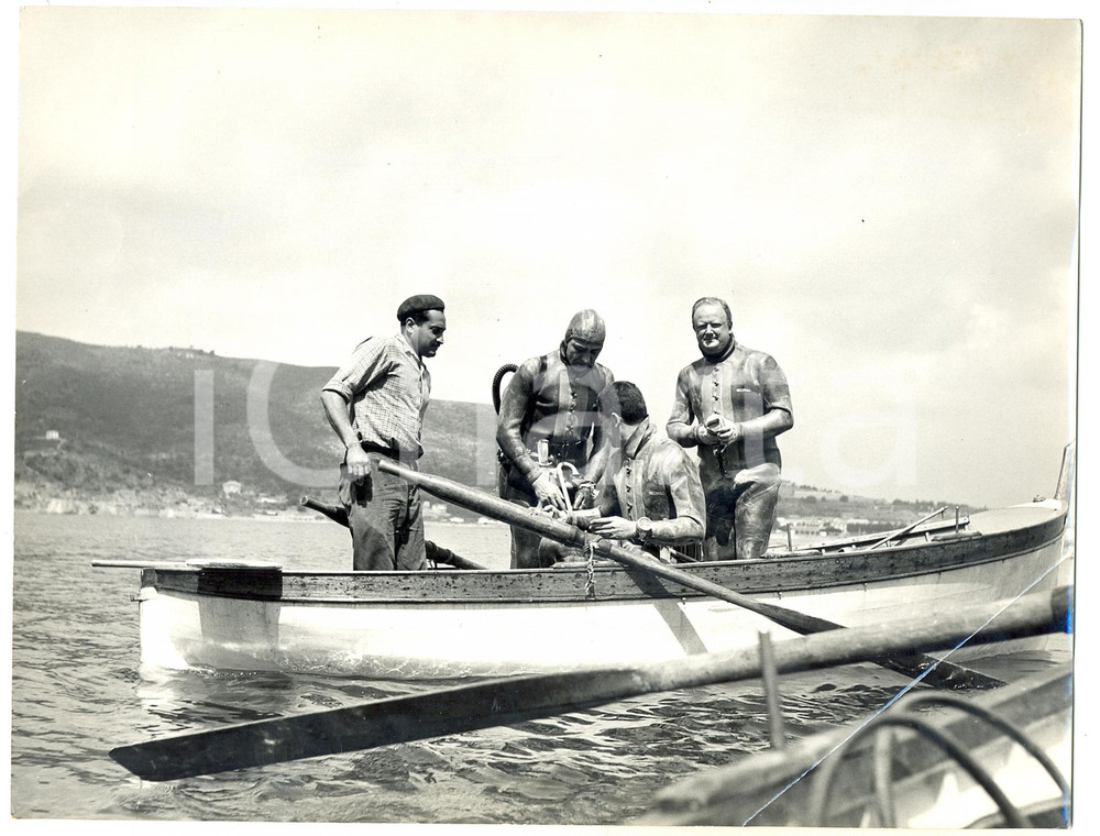 1957 ALBENGA - ISOLA GALLINARA Sommozzatori con tute PIRELLI *Fotografia 24x18