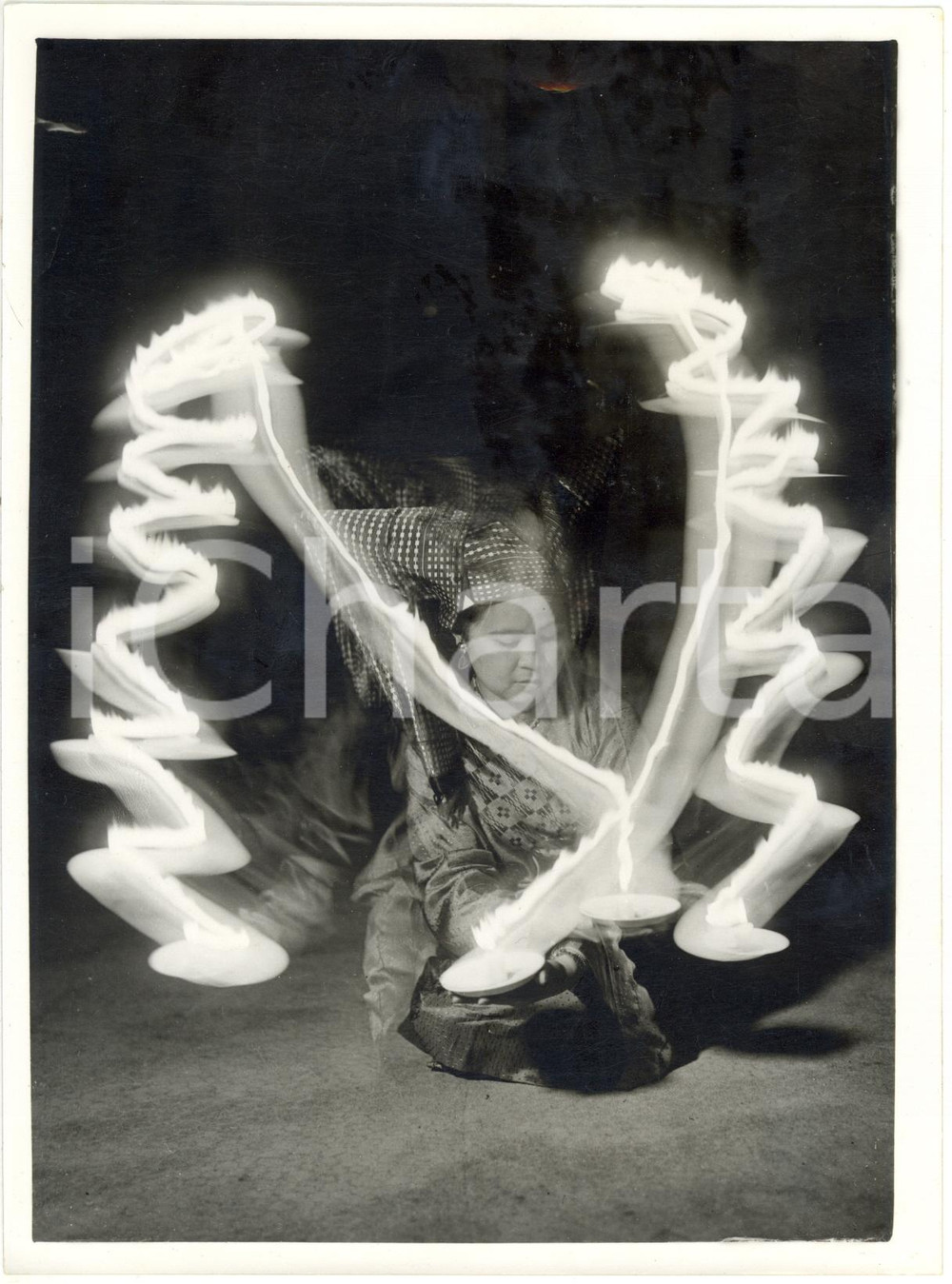 1954 LONDON Royal Albert Hall - Indonesian candle dancer Ietje TICOALU *Photo
