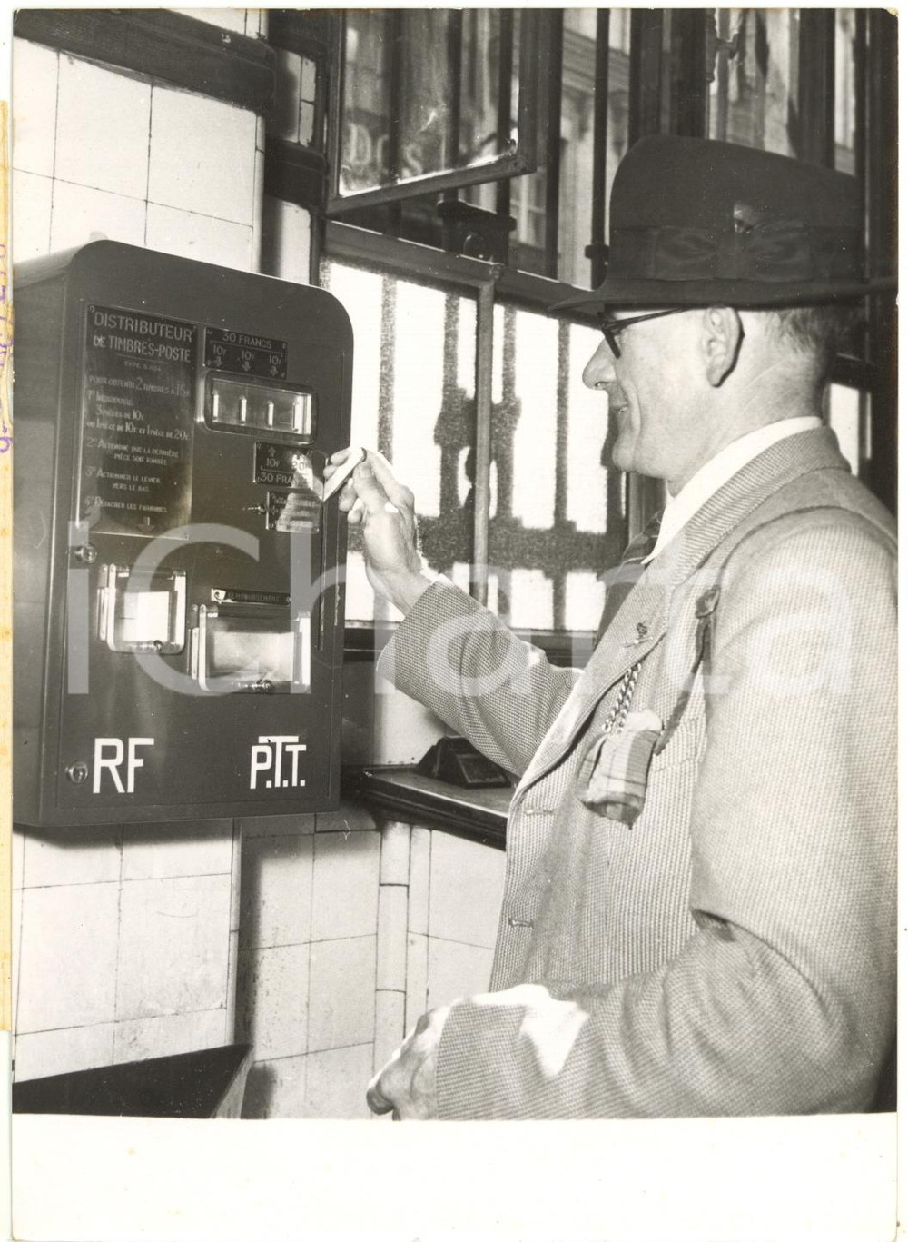 1954 PARIS - Nuovo distributore automatico di francobolli *Foto VINTAGE 13x18 cm