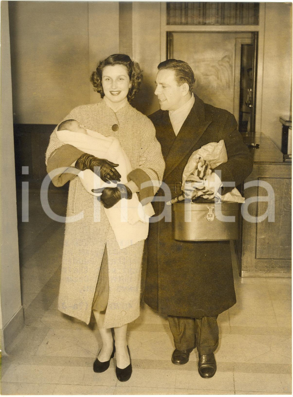 1955 LONDON ST MARY'S HOSPITAL Norman WISDOM Freda SIMPSON con figlia Jacqueline