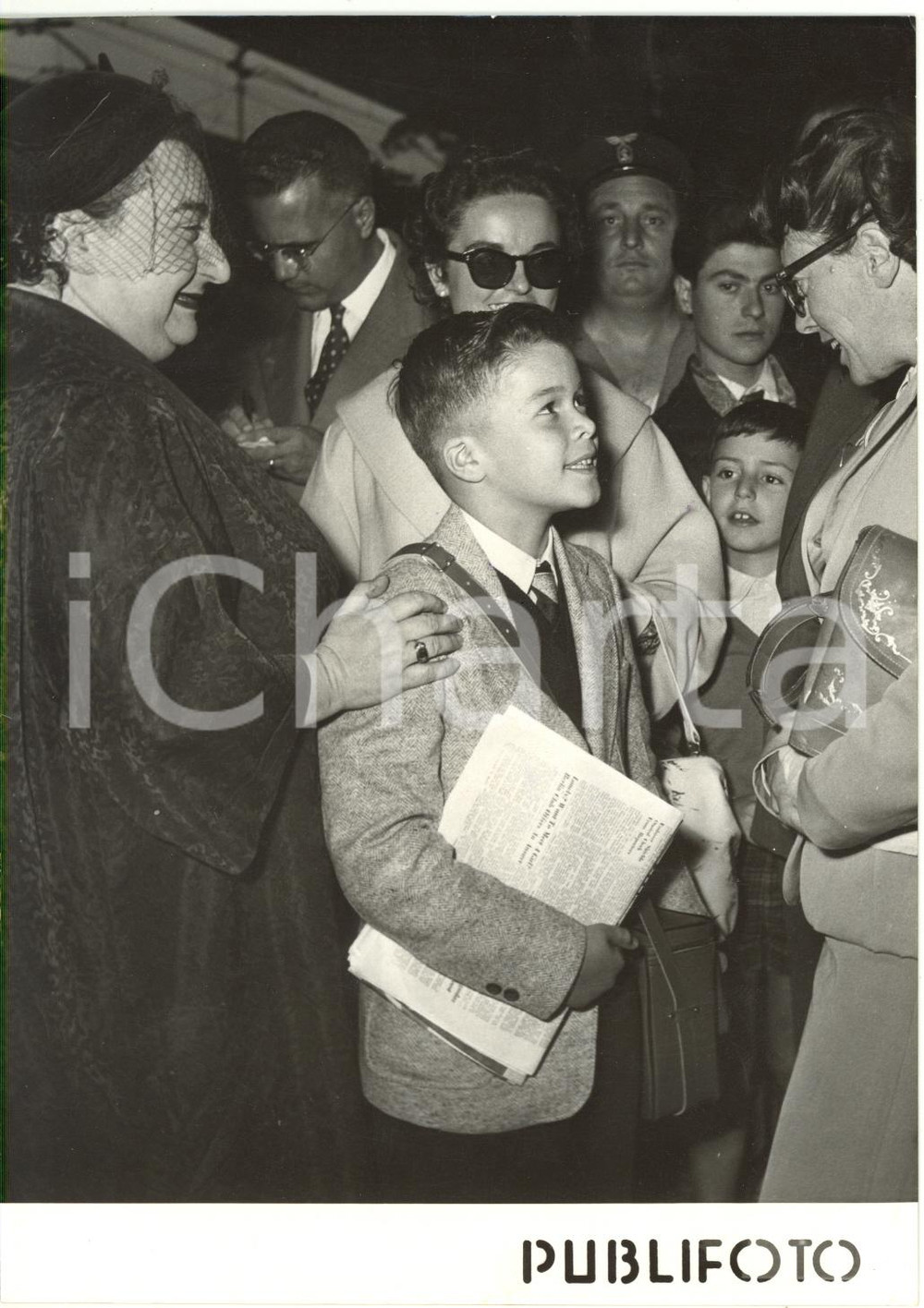 1956 NAPOLI - Stanley WERLEY porta doni da FILADELFIA a bimbi italiani bisognosi