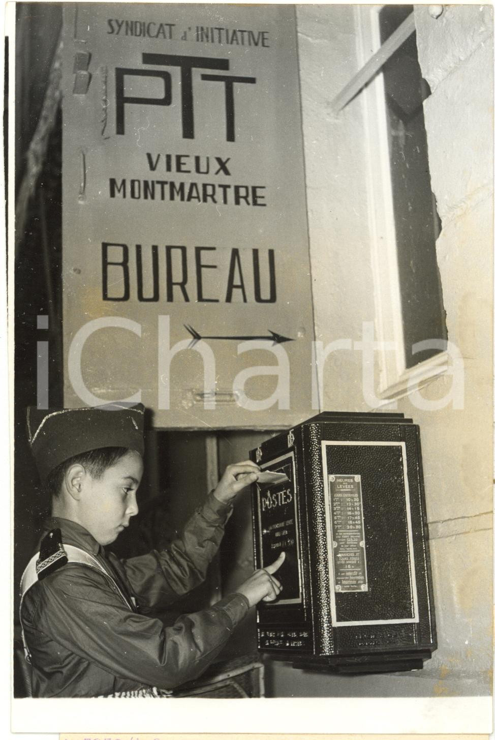 1957 MONTMARTRE Place du Tertre - Poulbot envoie une lettre au BUREAU DE POSTE